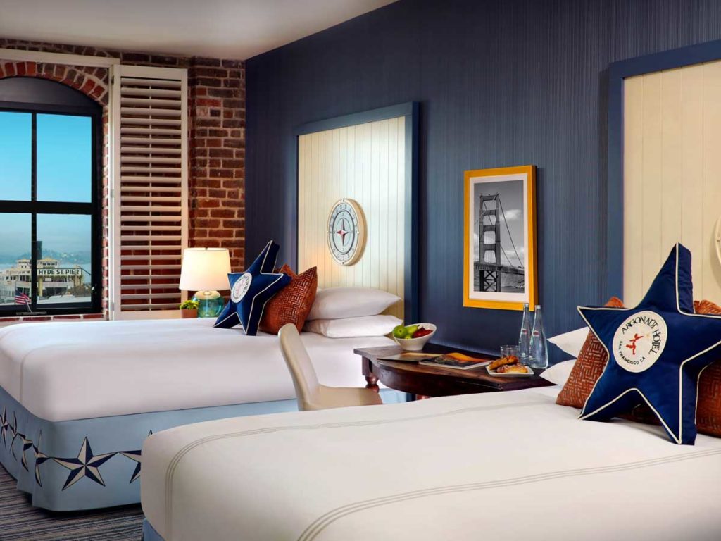 San Francisco guestroom with 2 double beds and view of Bay